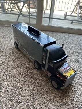 HOT WHEELS SEMI TRUCK #2 MAXX ACTION CARRYING CASE
